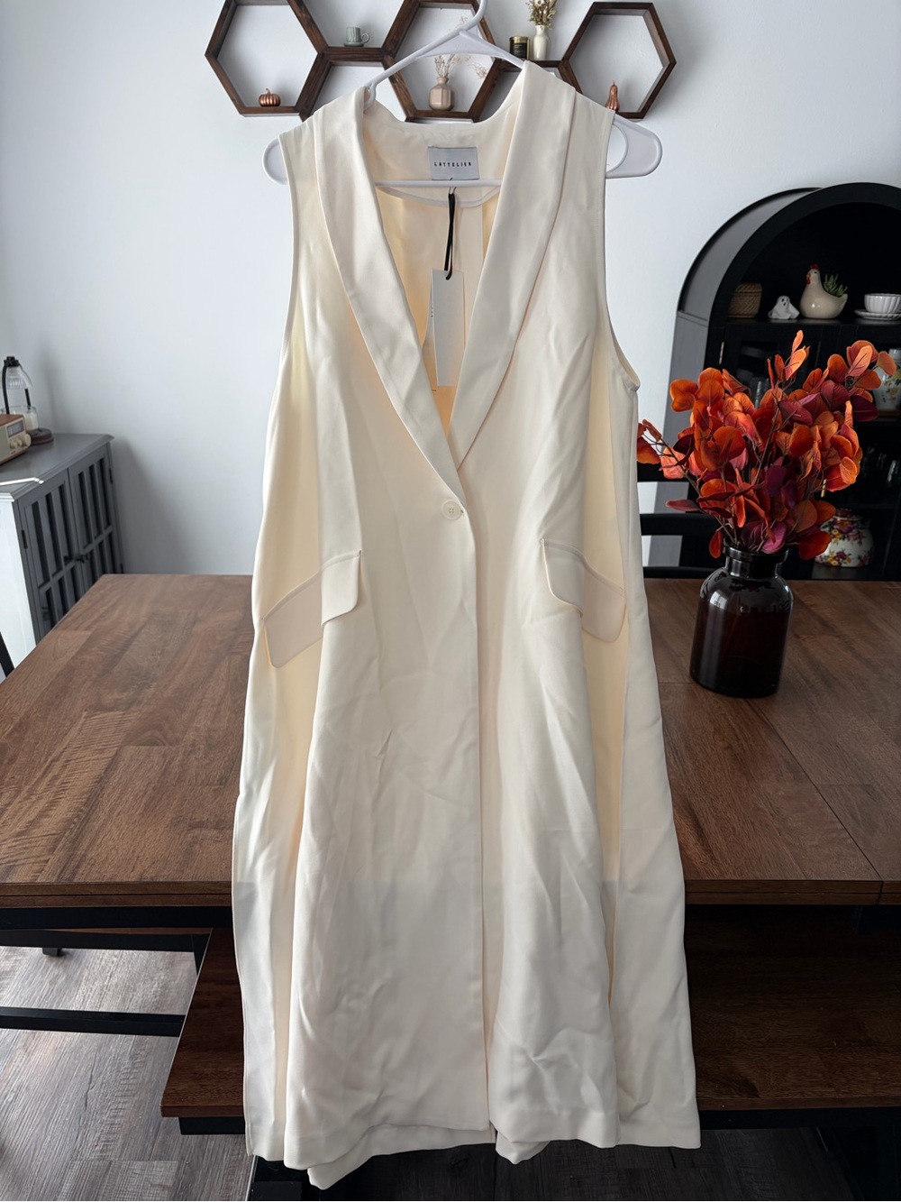 Lattelier Sleeveless Longline Vest in Cream